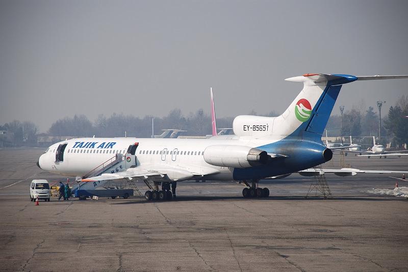 Tupolev Tu-154M TajikAir-Douchanbe-17fev2008-DSC_0113.JPG